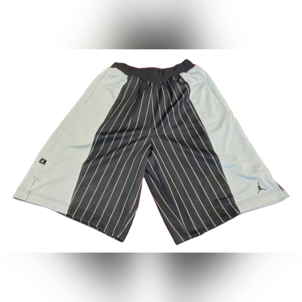 VINTAGE NIKE AIR JORDAN PINSTRIPE WINGS SHORTS BLACK/GREY JUMPMAN SIZE LARGE
